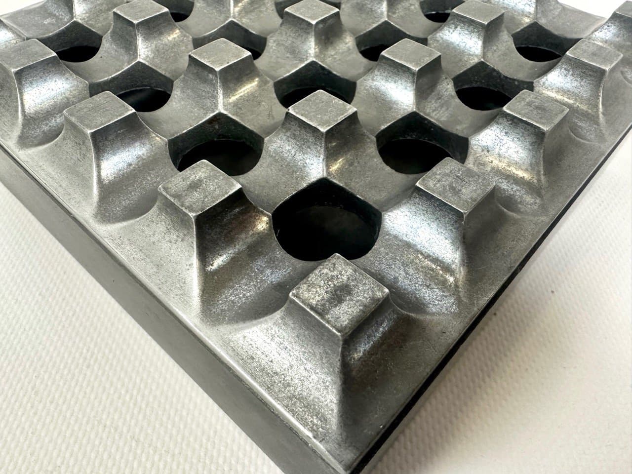 Popielniczka Ultima 15, srebrny, aluminium, proj. H. Bäckström, B. Ljungberg, Dania, lata 60. - 153321