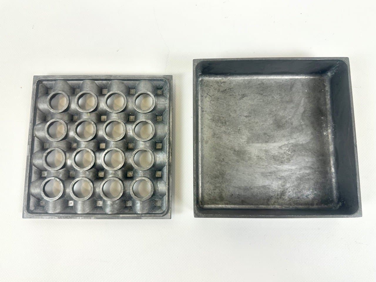 Popielniczka Ultima 15, srebrny, aluminium, proj. H. Bäckström, B. Ljungberg, Dania, lata 60. - 153320