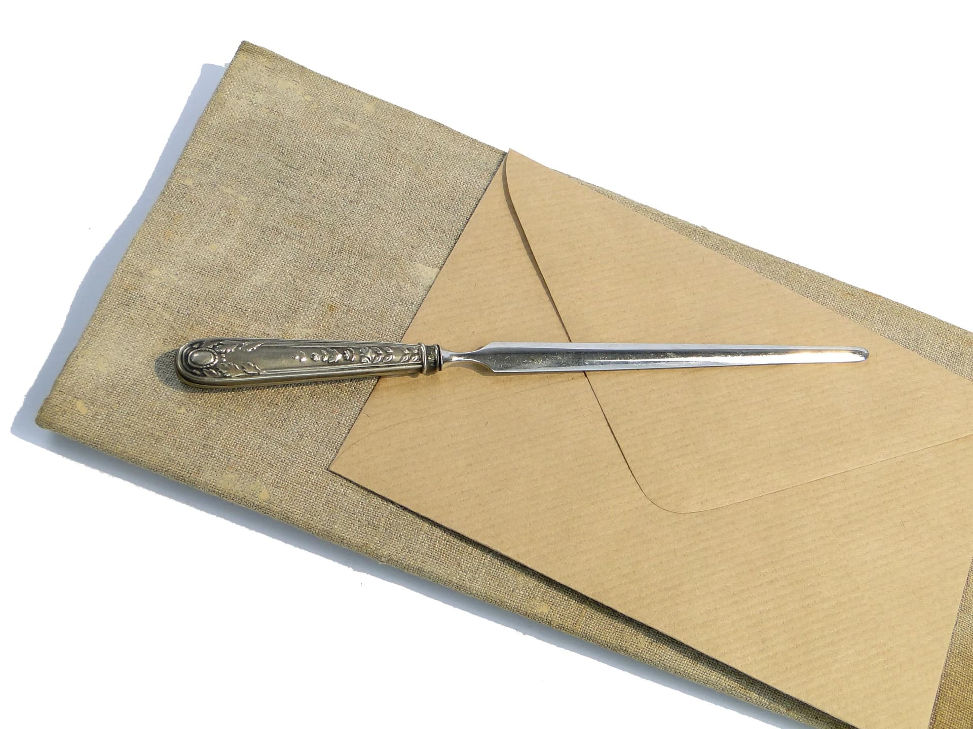 Srebrzysty secesyjny nóż do papieru z girlandami, Francja, lata 80. XIX w. - 9483