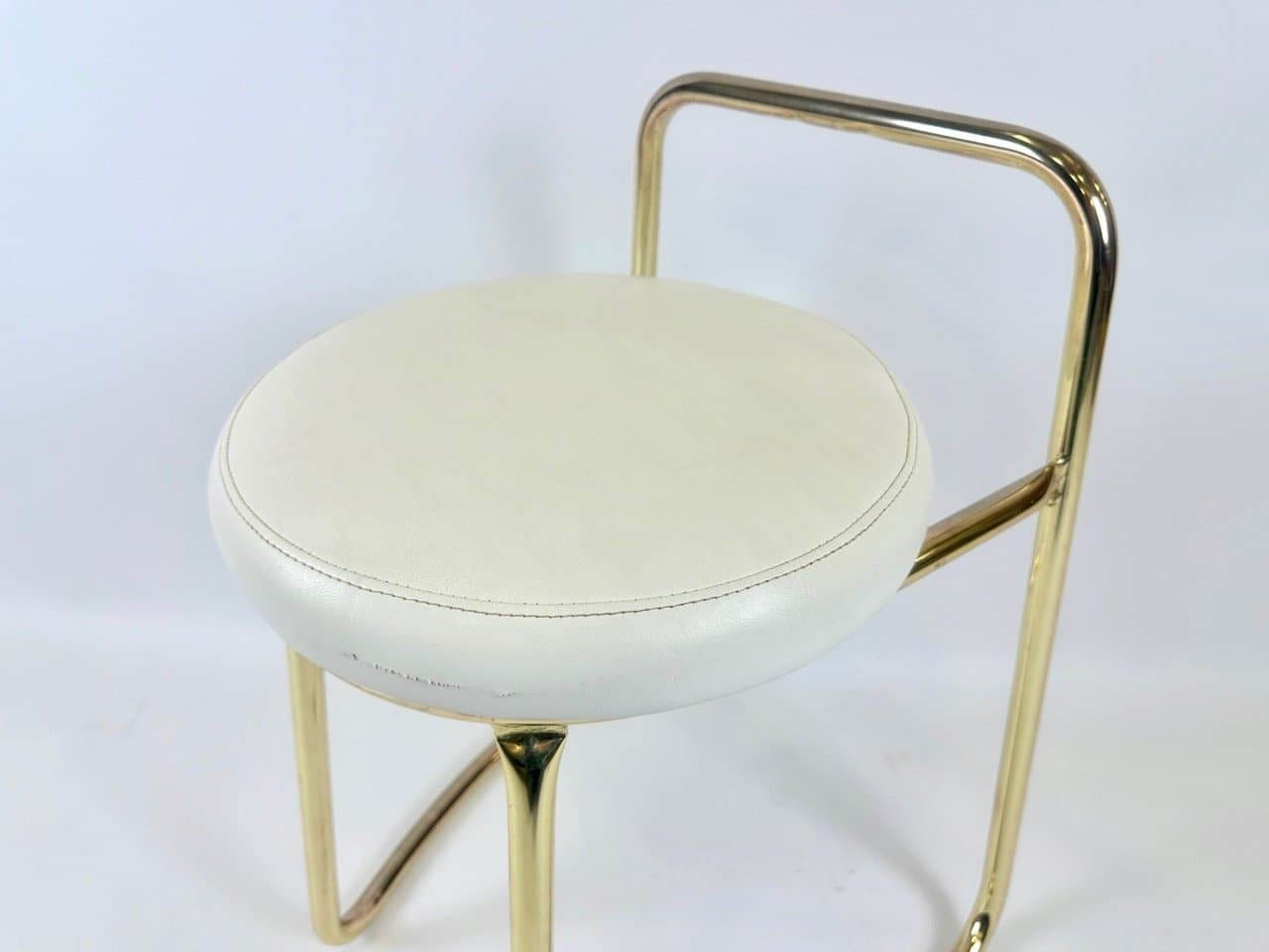 Taboret, złoty, metal, ekoskóra biała, Włochy, lata 80. - 153413