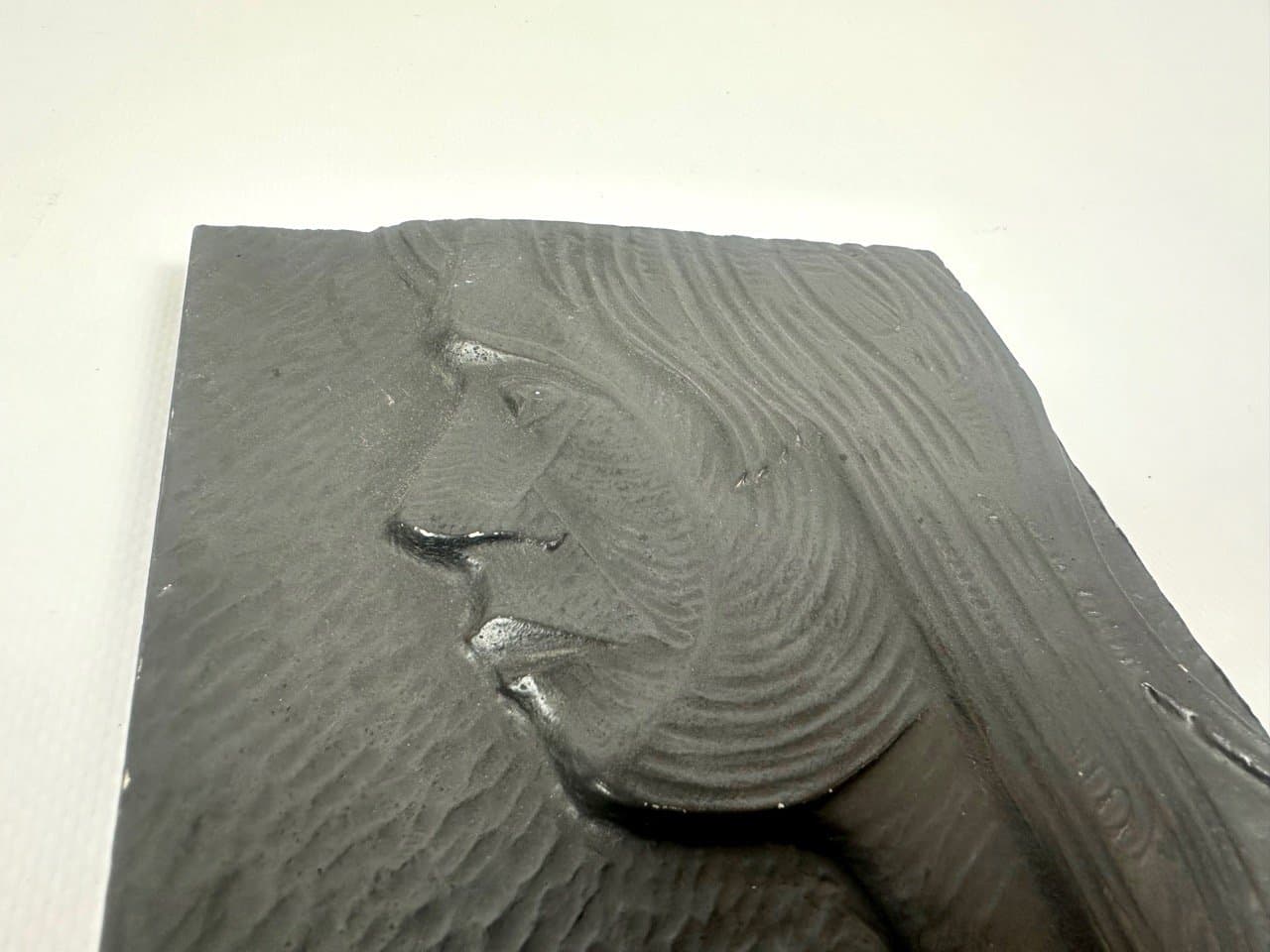 Płaskorzeźba ścienna, szary, gips, Czechosłowacja, lata 60. - 153493