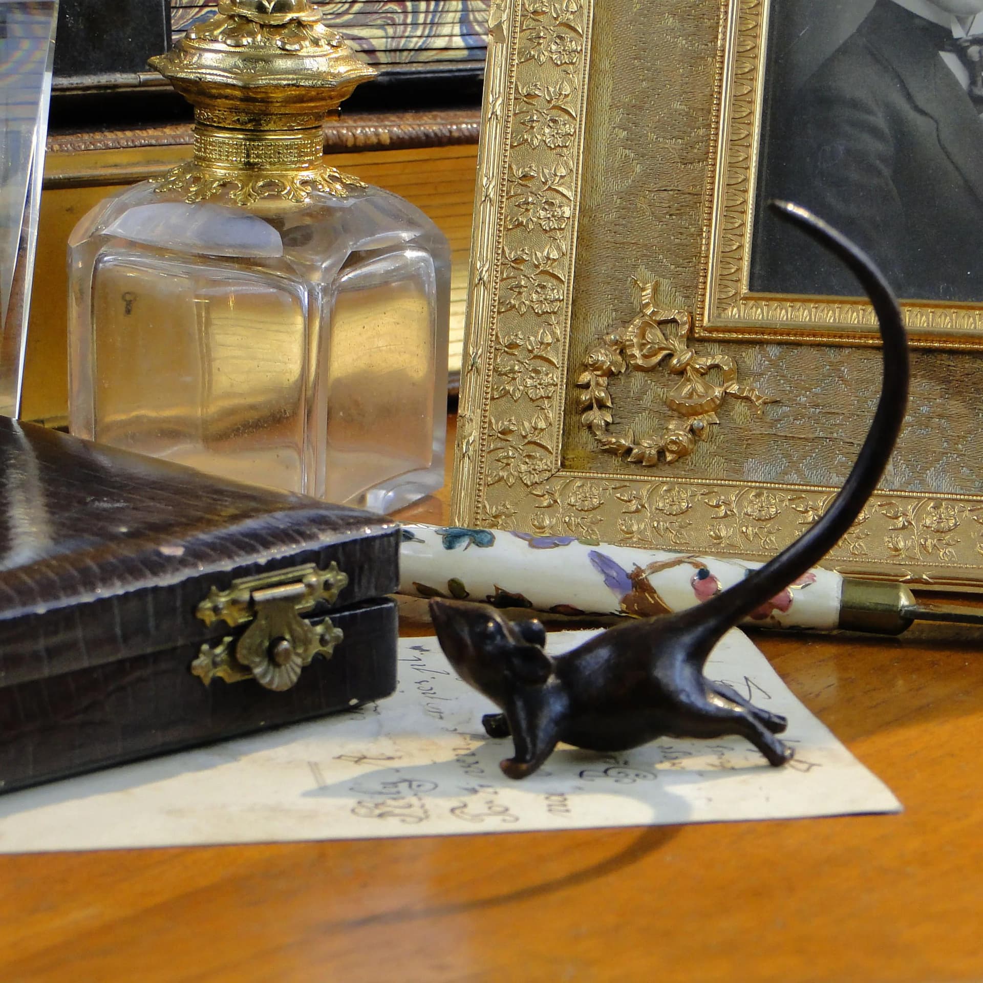 Desk sculpture, mouse, dark bronze, copper and bronze alloy, Far East, 21st c. - 9428