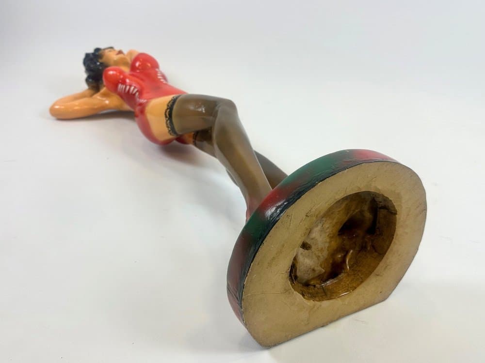 Figurka Pin-Up Girl, czerwona, żywica, USA, lata 50. - 153945