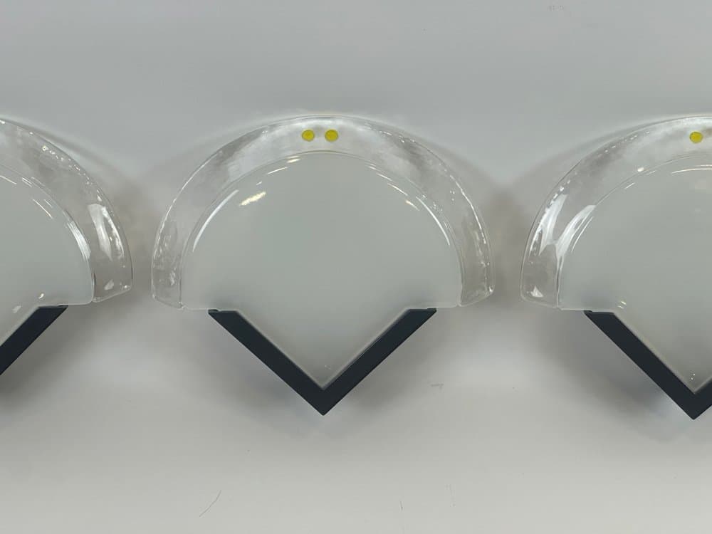 zestaw trzech kinkietów, szkło murano multikolor, metal czarny, Leucos, Włochy, lata 80. - 153996