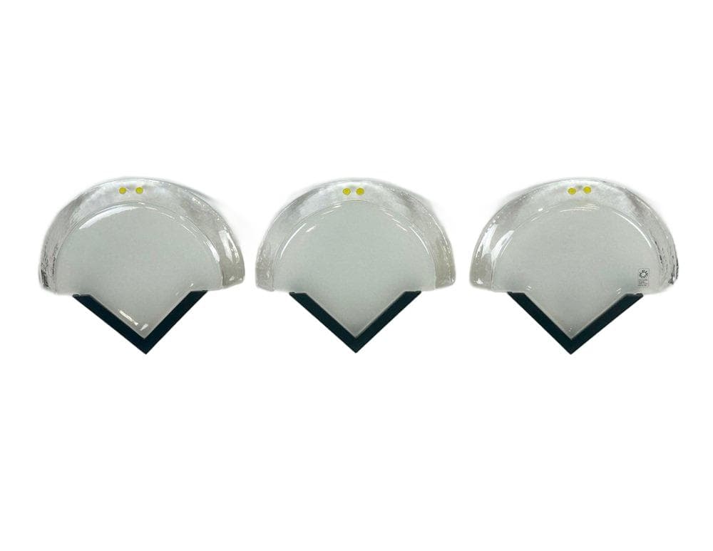 zestaw trzech kinkietów, szkło murano multikolor, metal czarny, Leucos, Włochy, lata 80.