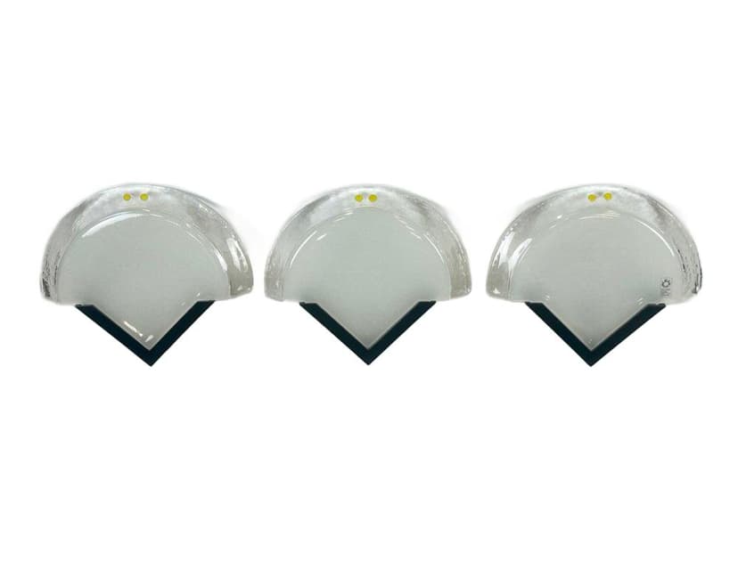 zestaw trzech kinkietów, szkło murano multikolor, metal czarny, Leucos, Włochy, lata 80.