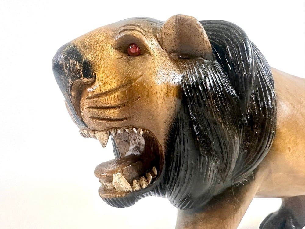 Lion figurine, light brown wood, 1930s - 154296