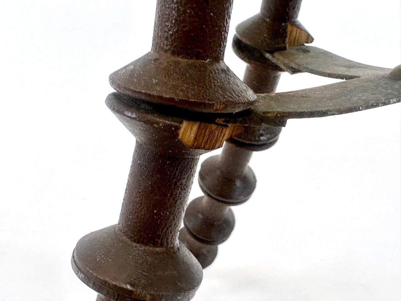 Stolik boczny, Folk Art Victorian, brązowy ciemny, drewno, mosiądz, Stany Zjednoczone, XIX w. - 154337