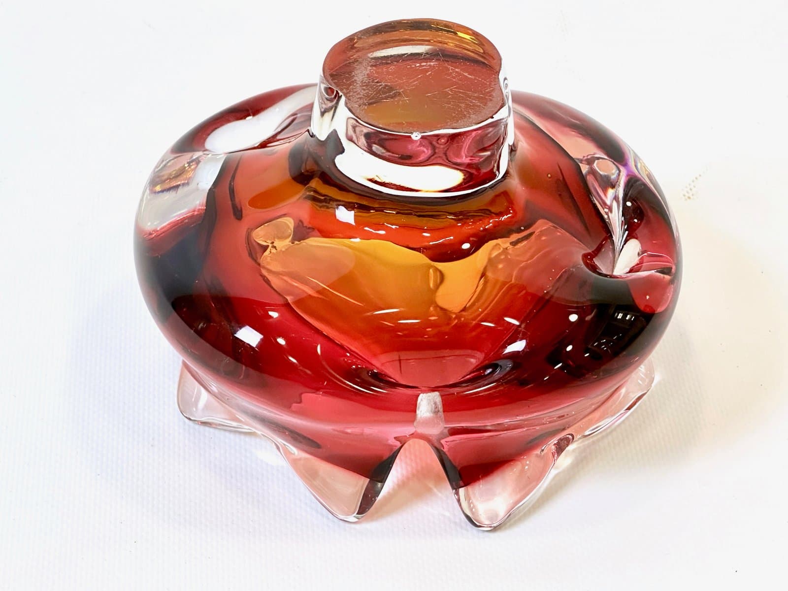 Popielniczka, czerwony, szkło, proj. J. Hospodka, Czechy, lata 60. - 155136