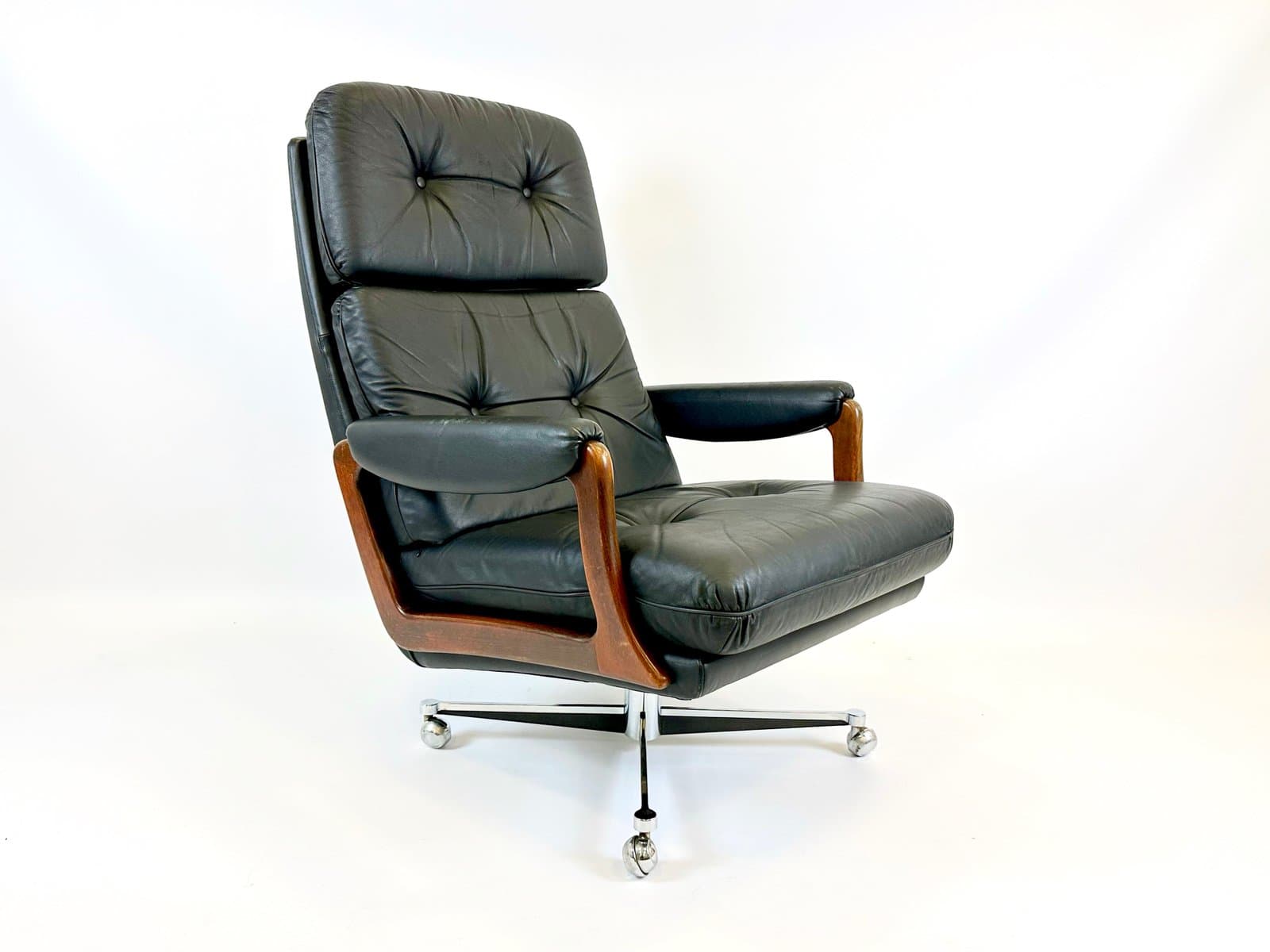 Fotel obrotowy, skóra czarna, buk, stal, Niemcy, lata 70. - 155145