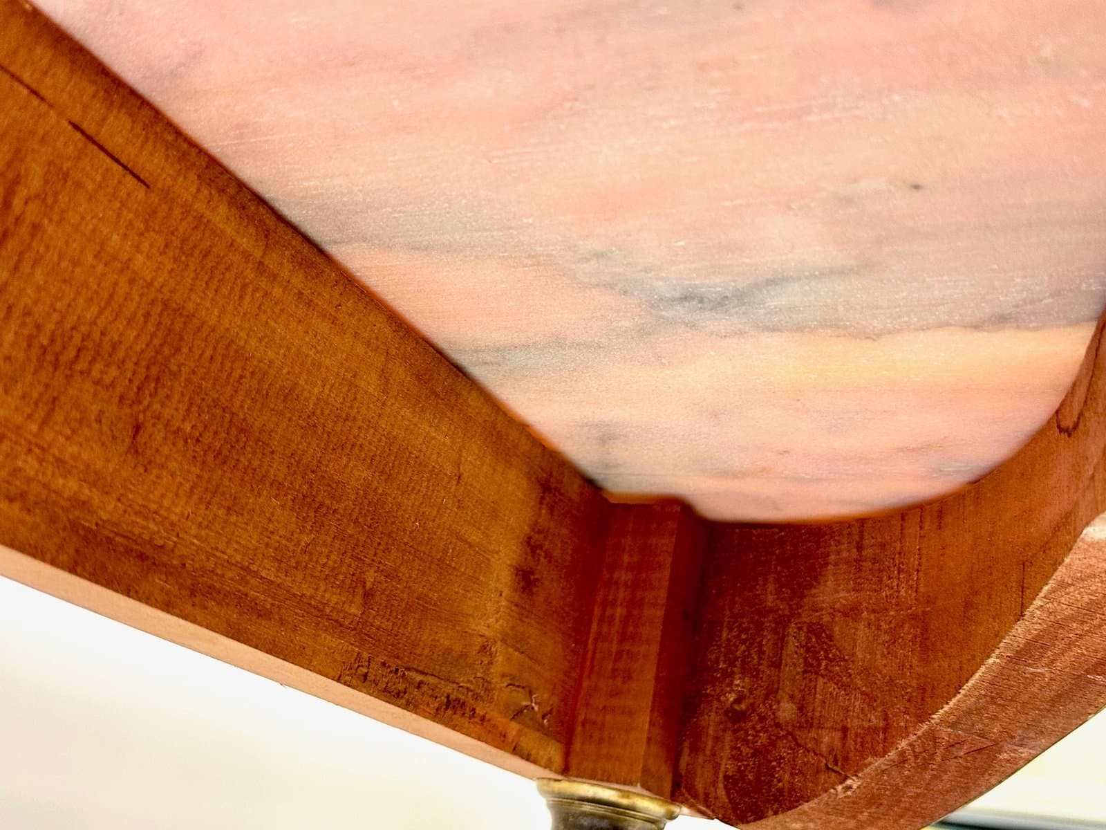 Konsola, styl Ludwika XVI, marmur beżowy, mosiądz złoty, fornir orzech, Francja, XIX w. - 155184