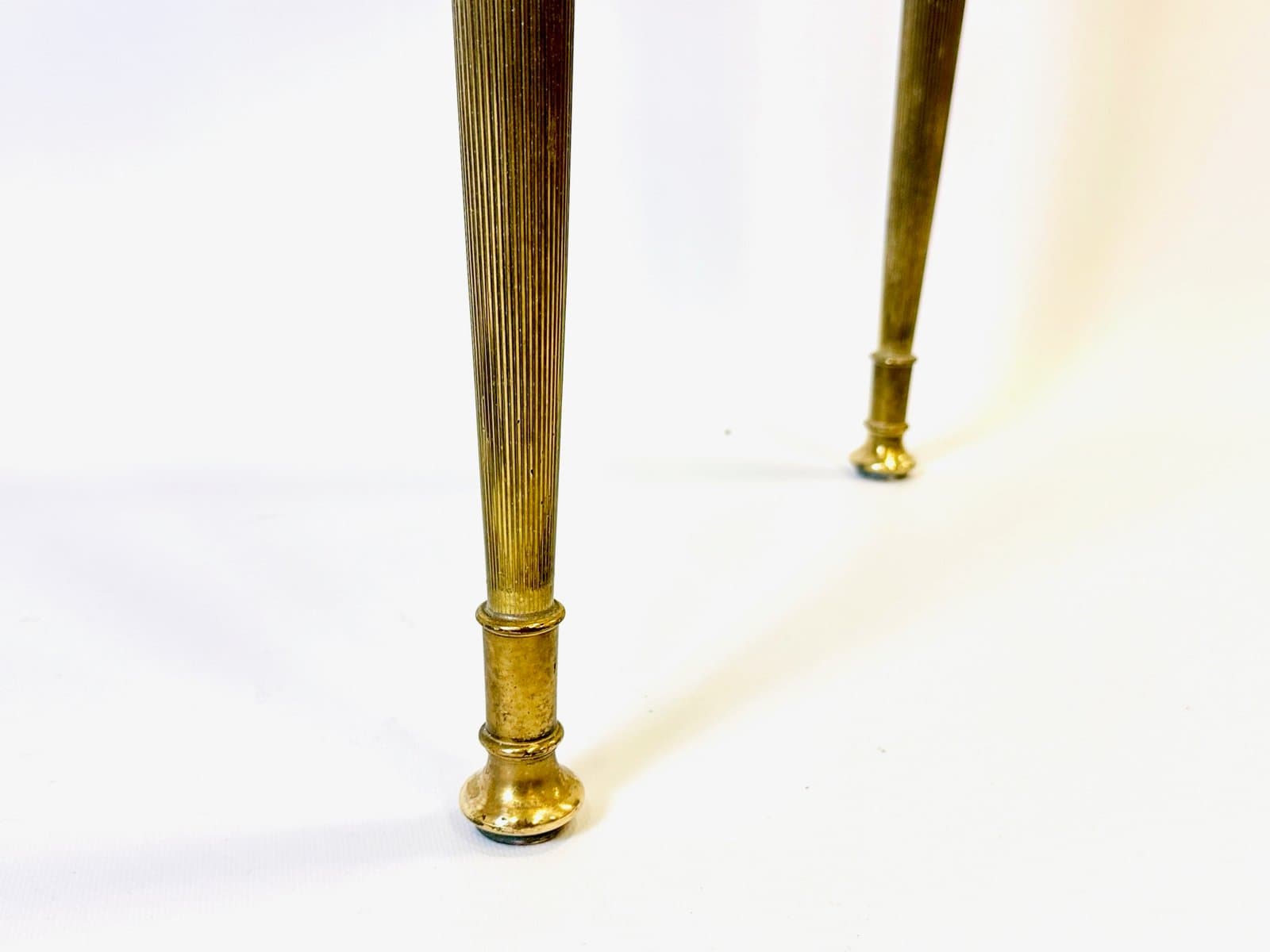 Konsola, styl Ludwika XVI, marmur beżowy, mosiądz złoty, fornir orzech, Francja, XIX w. - 155178