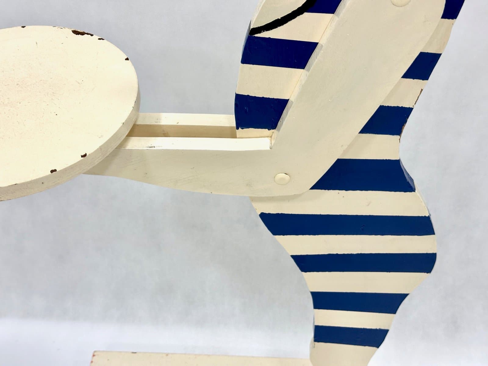 Figura lokaj Art déco, pływak, drewno ivory white, lata 50. - 155304