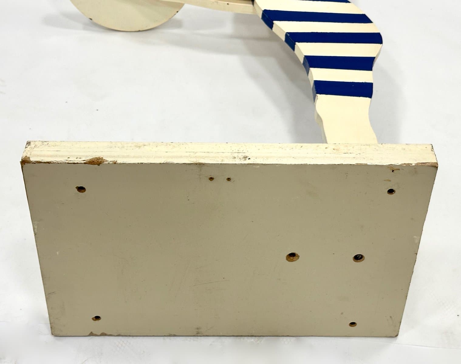 Figura lokaj Art déco, pływak, drewno ivory white, lata 50. - 155312