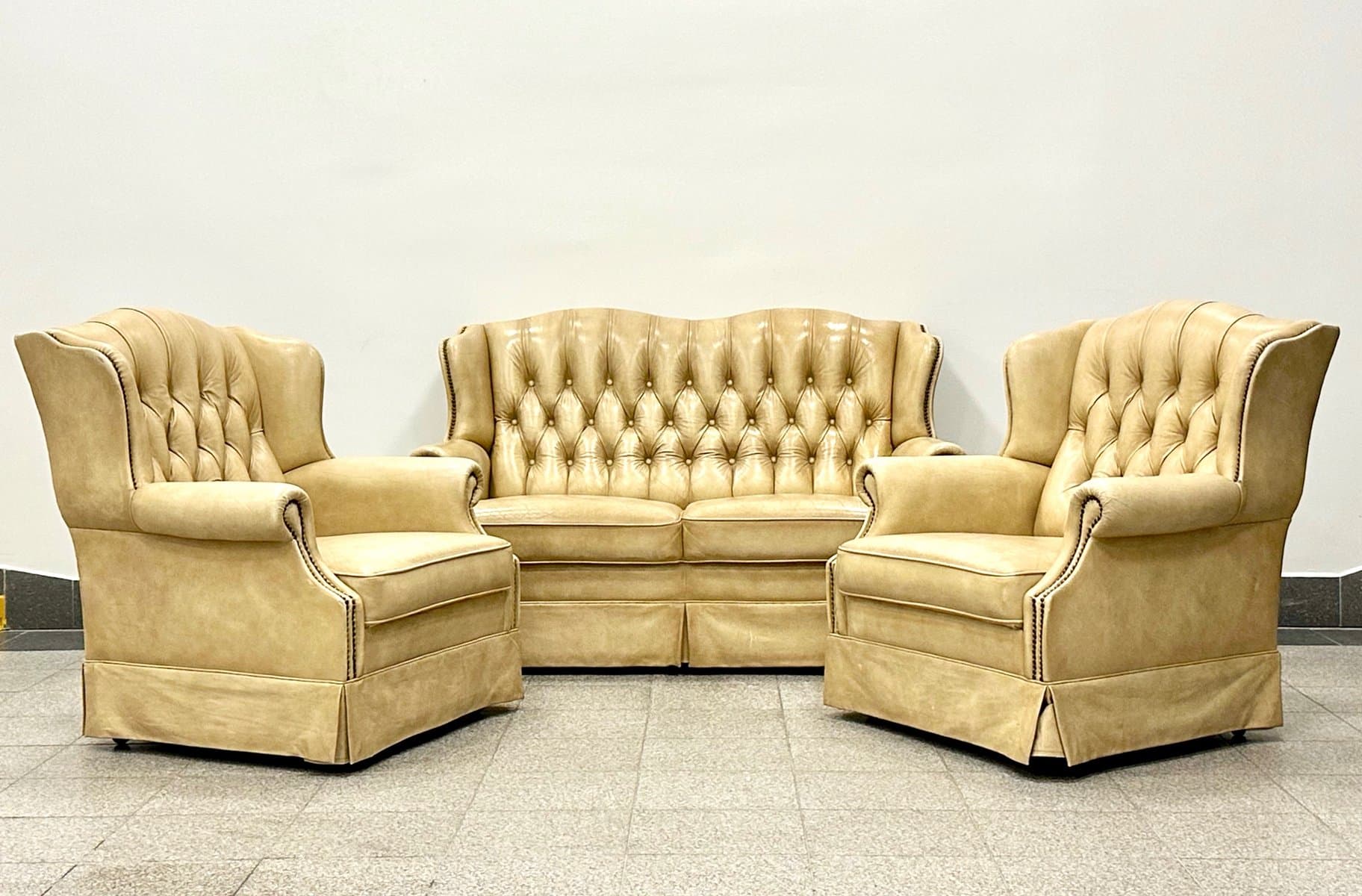 Zestaw Chesterfield, beżowa skóra, Francja, lata 80. - 155400