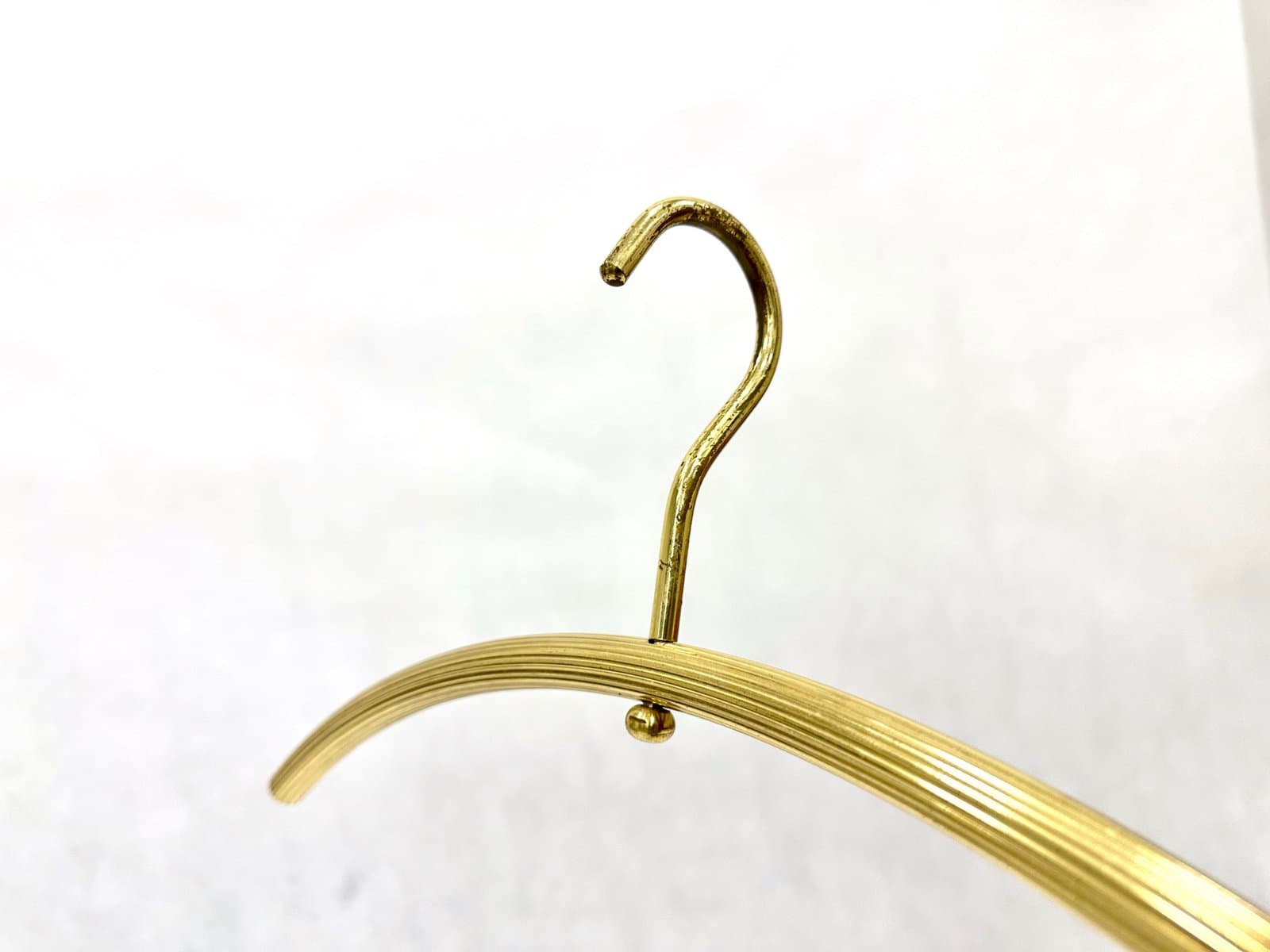 zestaw pięciu wieszaków na ubrania, mosiądz złoty, lata 60. - 155423