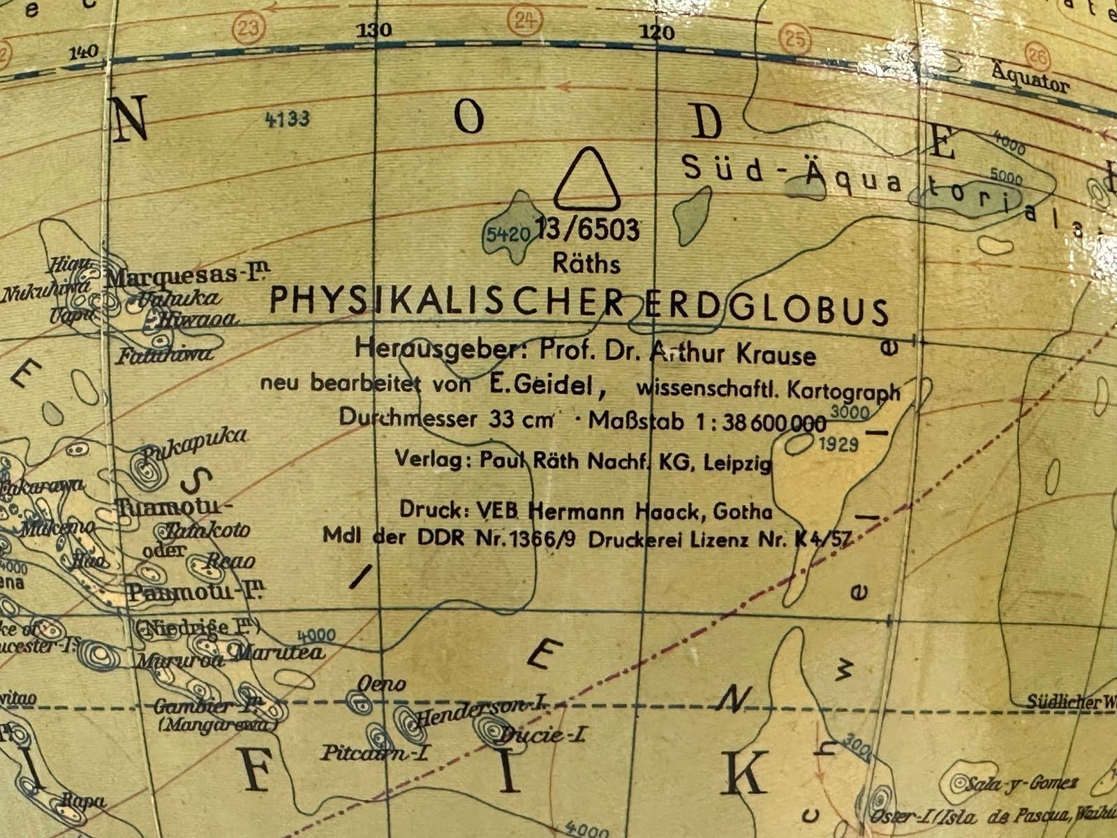Globus Art déco, zielony, bakelit, Niemcy, lata 40. - 155450