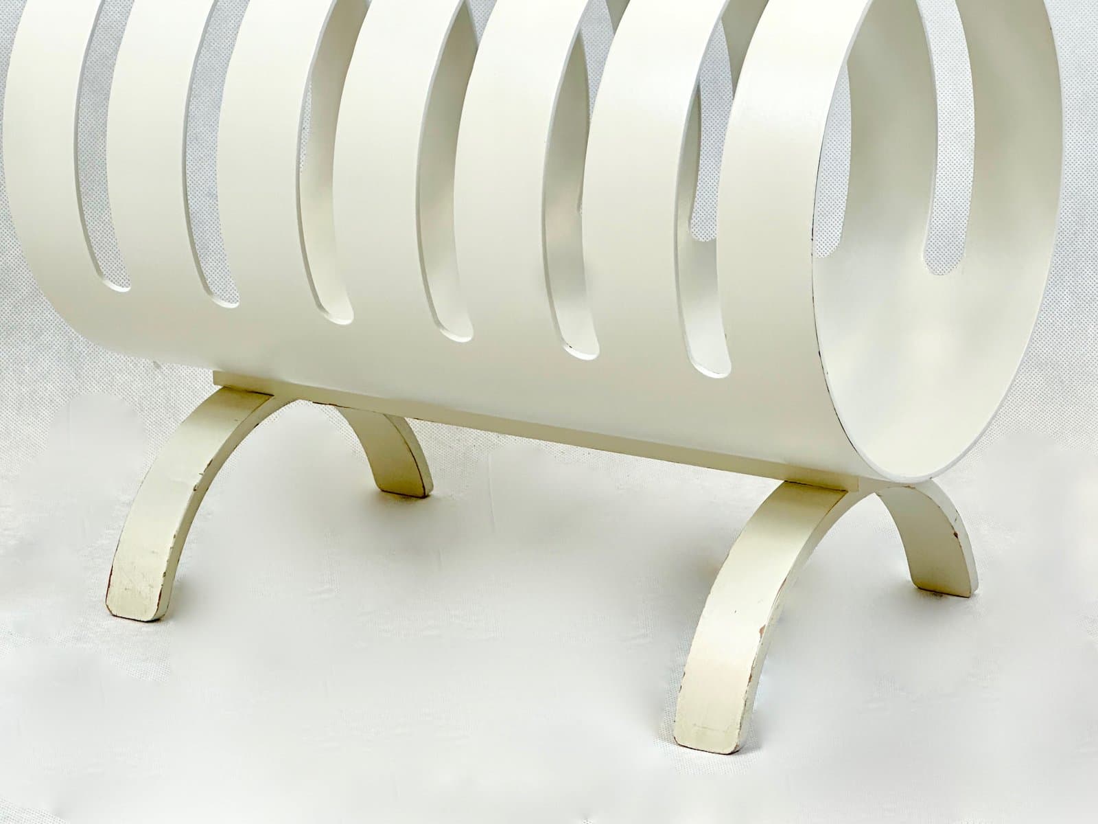 Magazine rack Space Age, white plywood, chrome steel, Germany, 1970s. - 155600