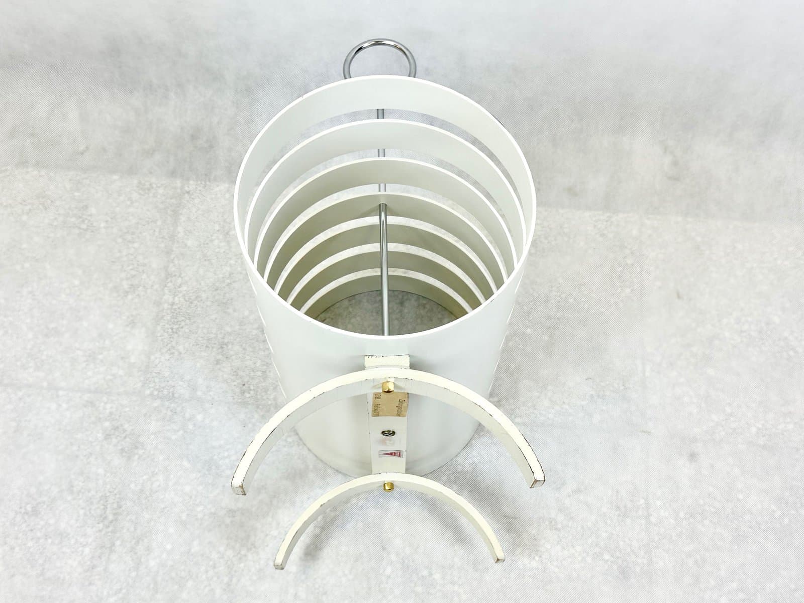 Magazine rack Space Age, white plywood, chrome steel, Germany, 1970s. - 155603