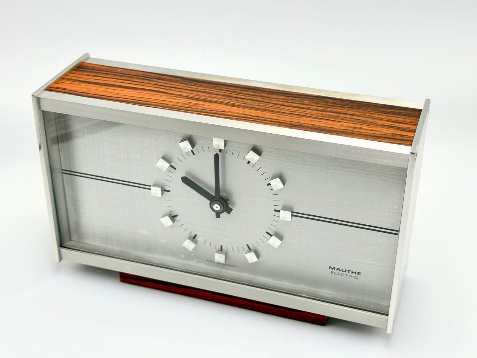 Zegar biurkowy, srebrny, aluminium, Niemcy, lata 50. - 155654