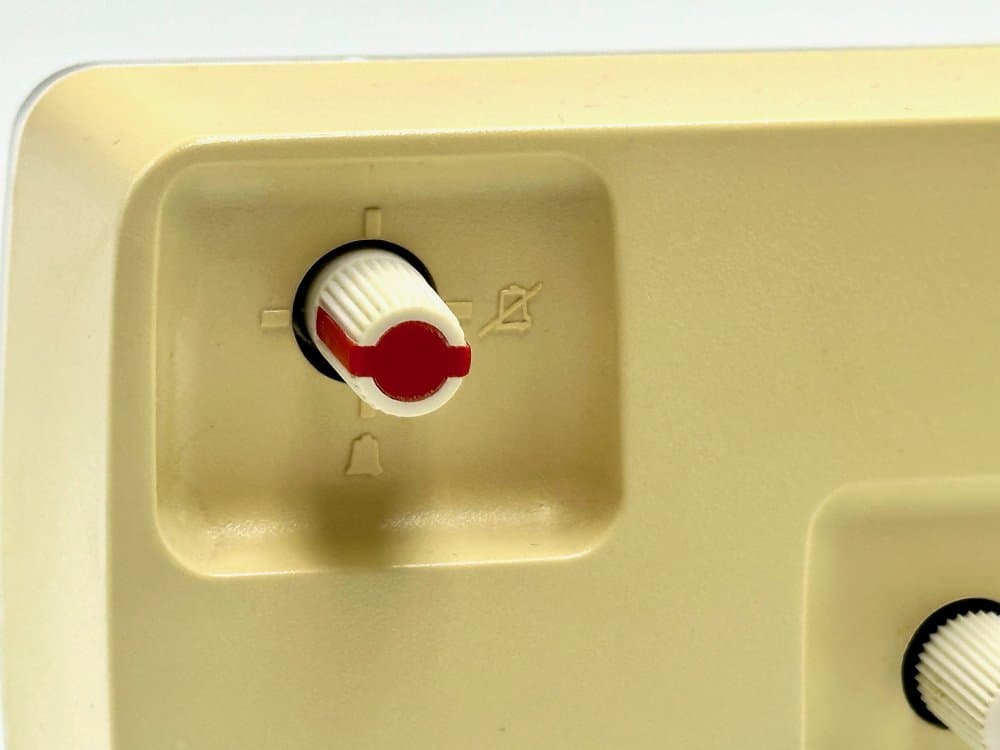 Zegar stołowy Minetto Repeat, plastik kość słoniowa, Niemcy, lata 80. - 155774