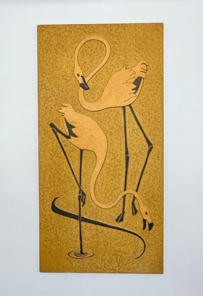 Relief ścienny z flamingami, kamień brązowy ciemny, Niemcy, lata 60. - 155893