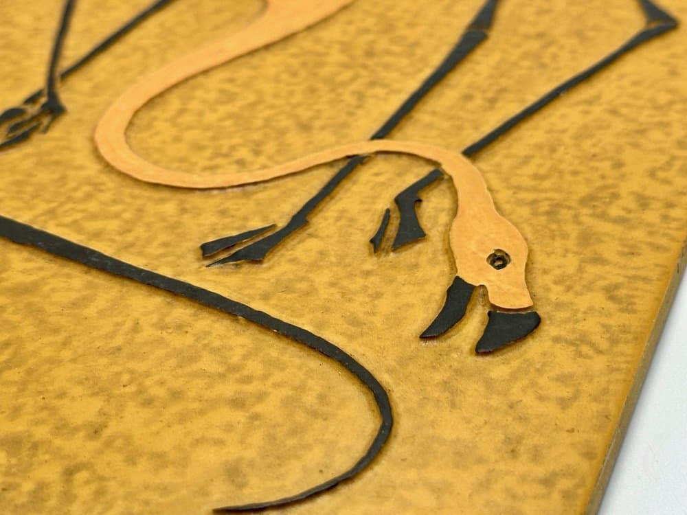 Relief ścienny z flamingami, kamień brązowy ciemny, Niemcy, lata 60. - 155892