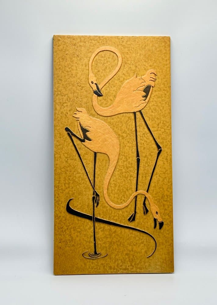 Relief ścienny z flamingami, kamień brązowy ciemny, Niemcy, lata 60. - 155899