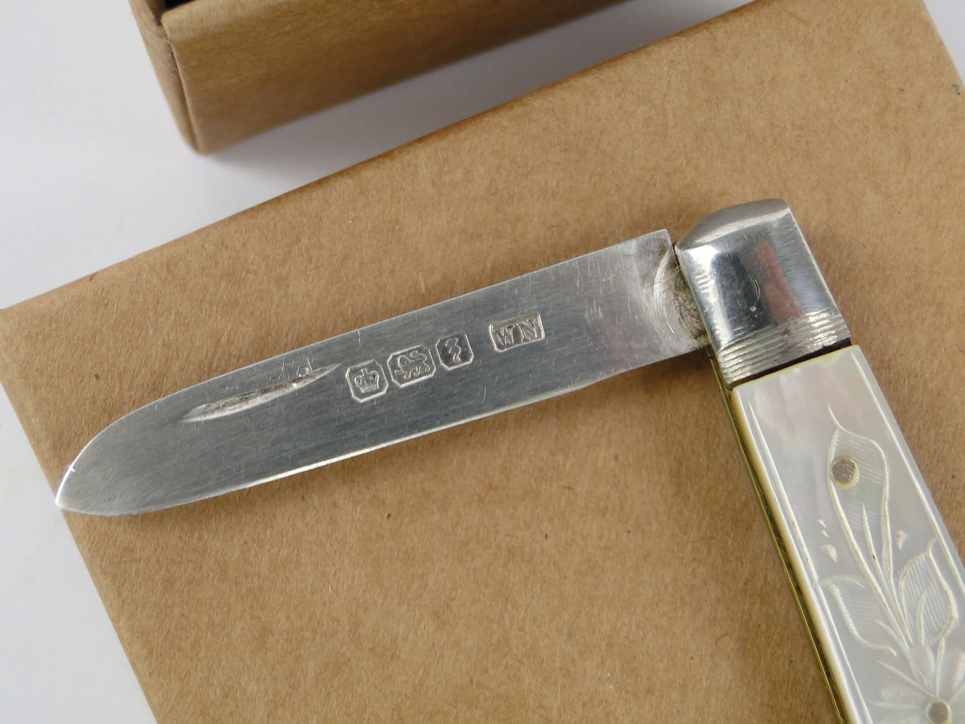 Srebrny damski scyzoryk z macicy perłowej, Anglia, lata 20. - 9686