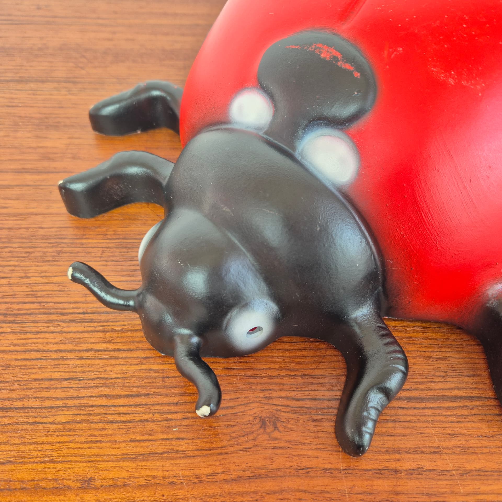 Lampa ścienna Biedronka, czerwona czarne kropki, plastik, Heico, Niemcy, lata 90. - 142655