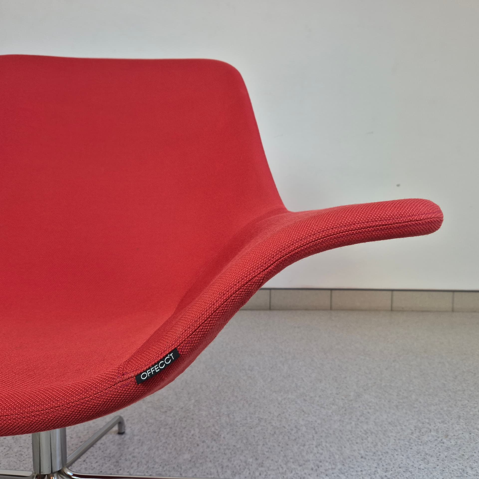 Swivel armchair Oyster, red, by M. Sodeau, Offecct, Sweden, 21st c. - 142658