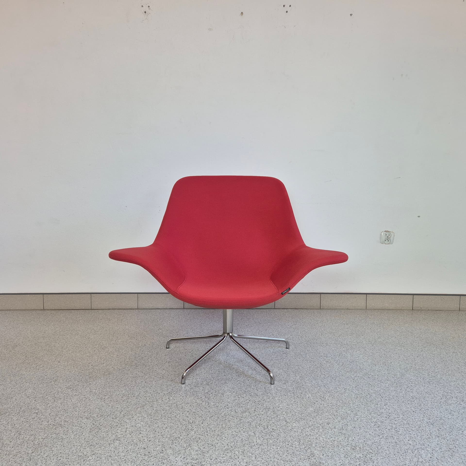 Swivel armchair Oyster, red, by M. Sodeau, Offecct, Sweden, 21st c. - 142667