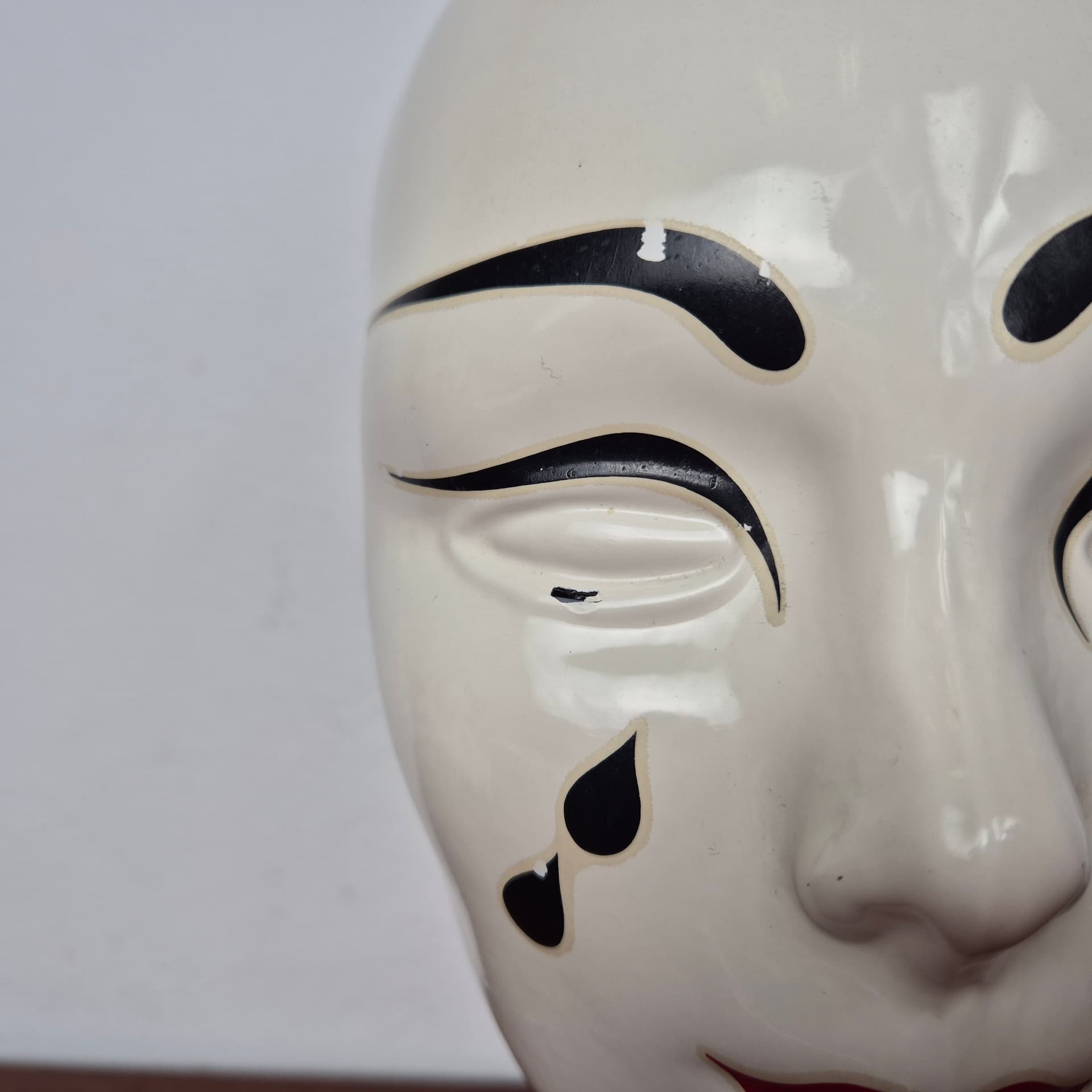 Decorative head, ivory white glass, Germany, 1970s. - 142690