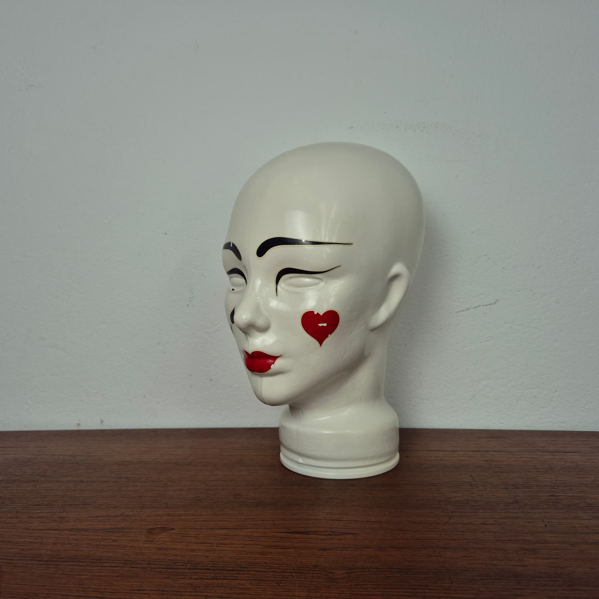 Decorative head, ivory white glass, Germany, 1970s. - 142691