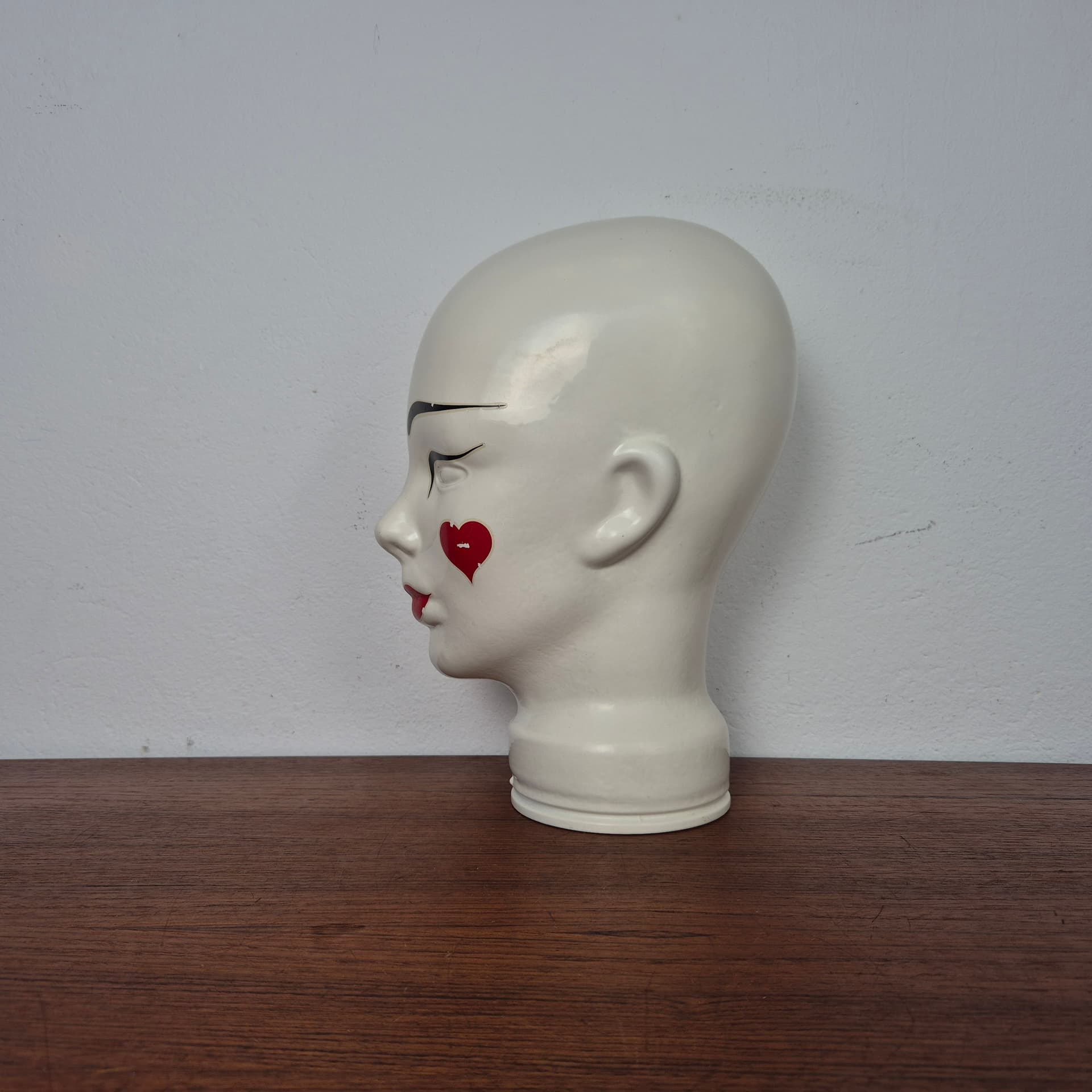 Decorative head, ivory white glass, Germany, 1970s. - 142692