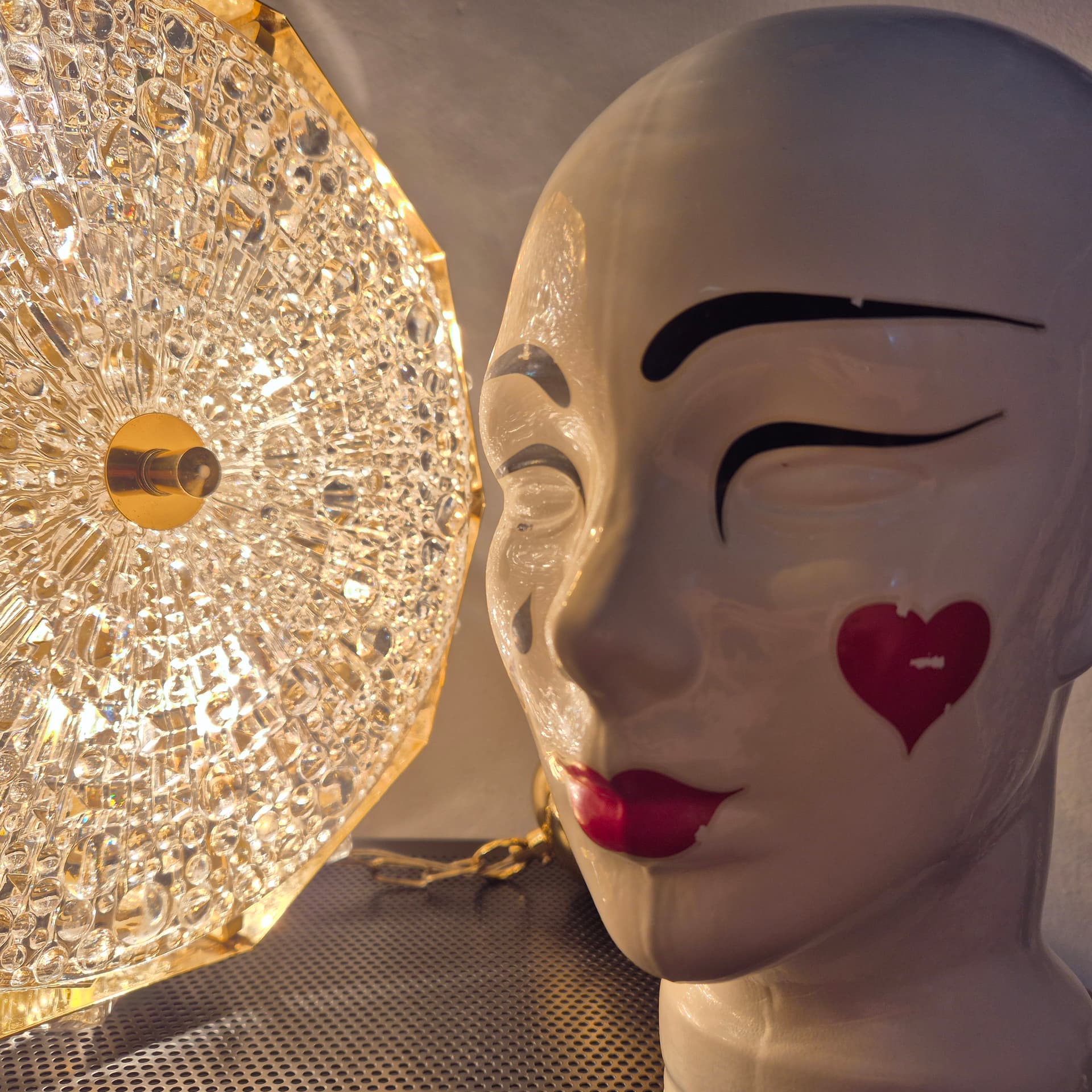 Decorative head, ivory white glass, Germany, 1970s. - 142698