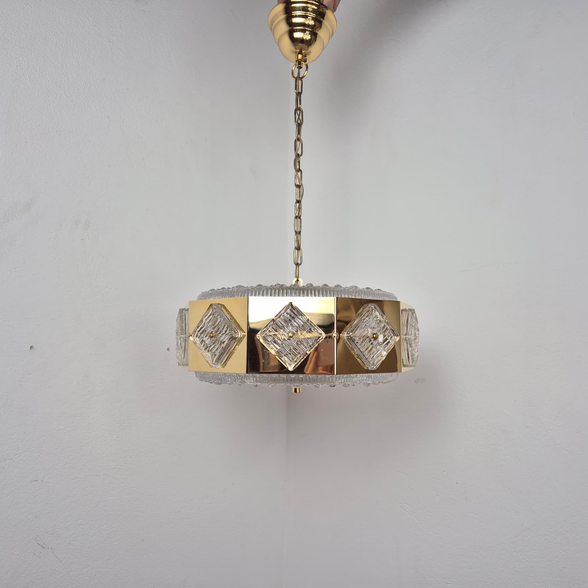 Lampa wisząca, złoty mosiądz, szkło, proj. C. Fagerlund, Orrefors, Szwecja, lata 60. - 142718