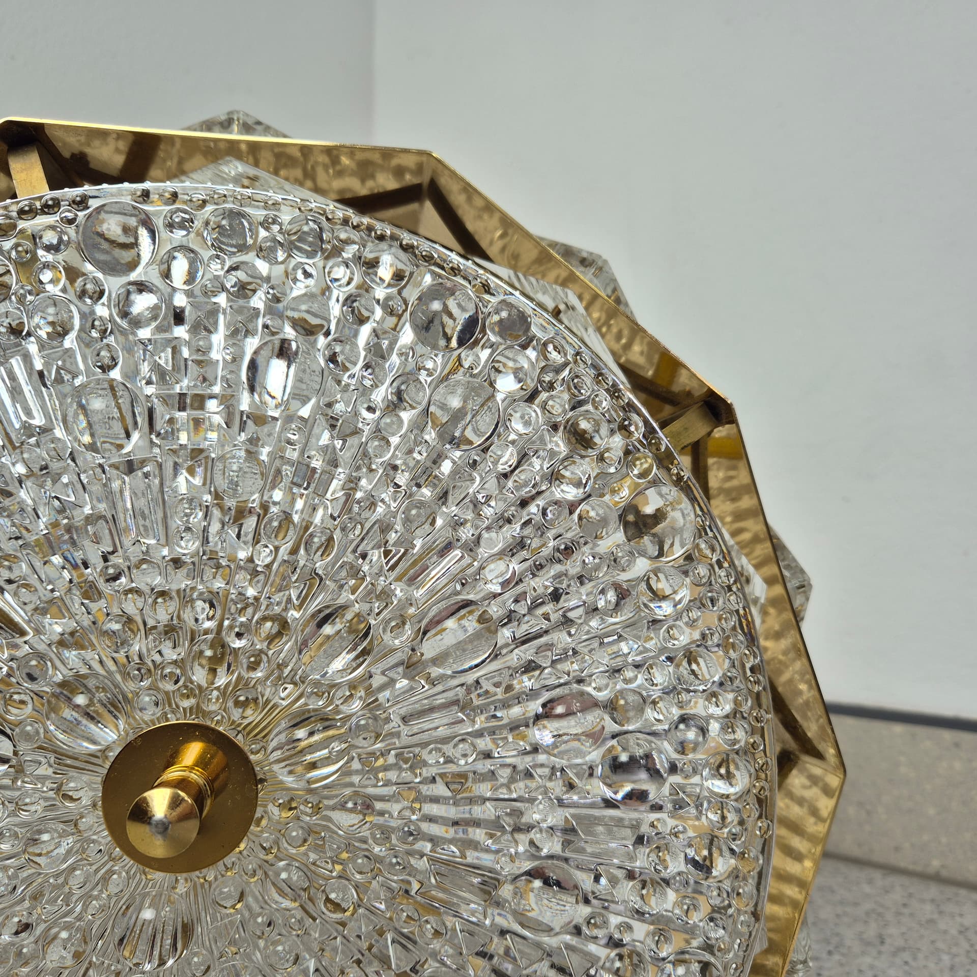 Lampa wisząca, złoty mosiądz, szkło, proj. C. Fagerlund, Orrefors, Szwecja, lata 60. - 142725