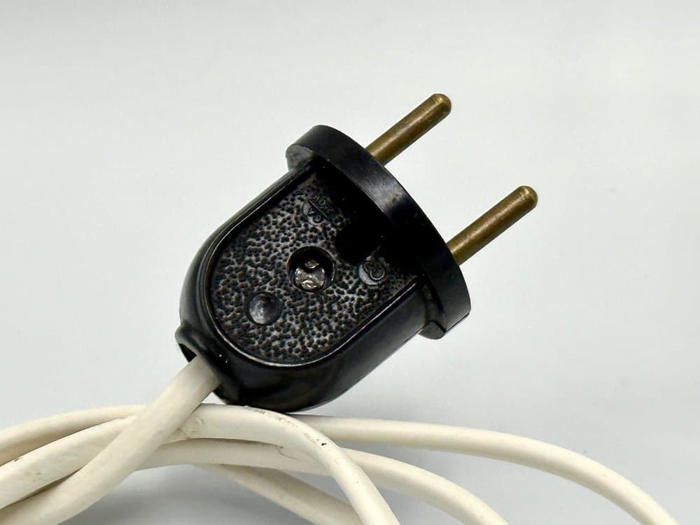 Lampka stołowa Art déco, klosz szkło biały, podstawa metal chromowany srebrny, Polska, lata 50. - 156493