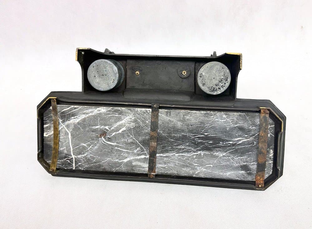 Zestaw na biurko z kałamarzami, koń, brąz ciemny, marmur czarny, Francja, początek XX w. - 156521