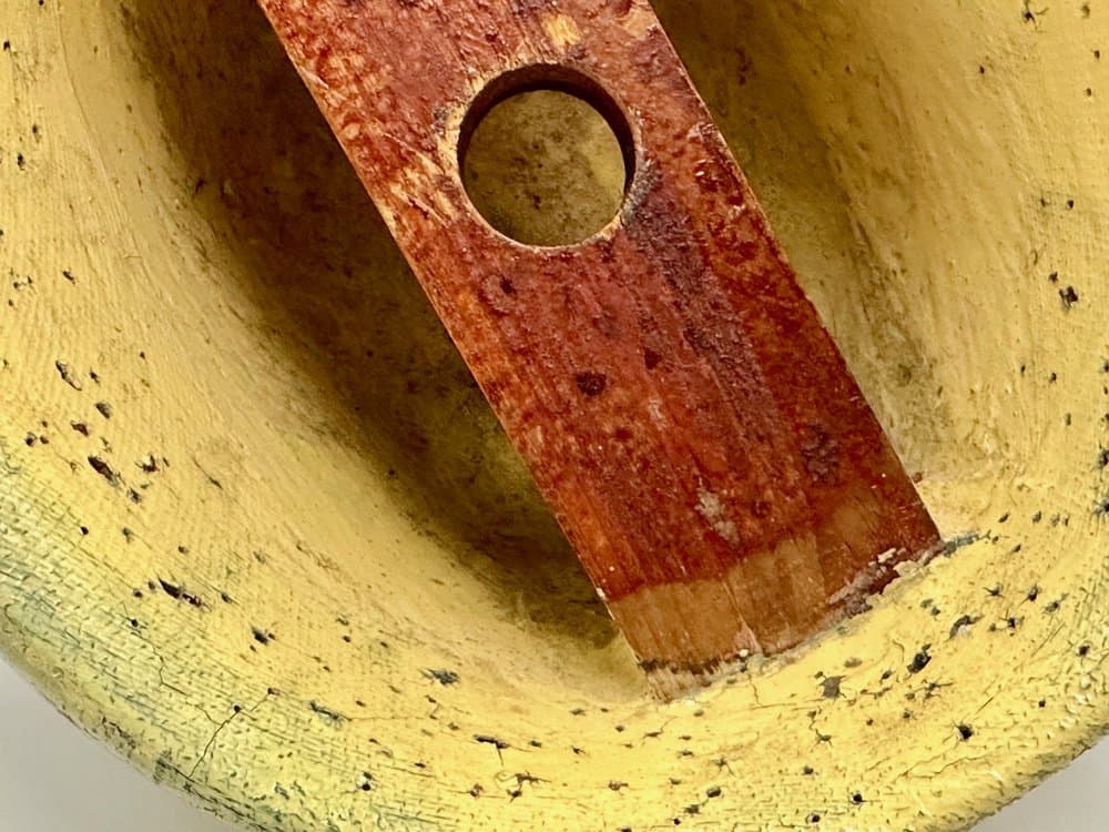 Forma kapeluszowa Art Déco, żółty, drewno, Francja, lata 30. - 156614