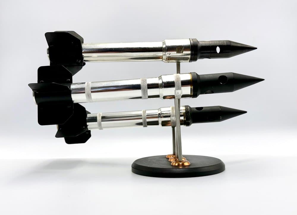 Statuetka Triple Rocket, czarny, stal srebrna, Polska, lata 70. - 156747