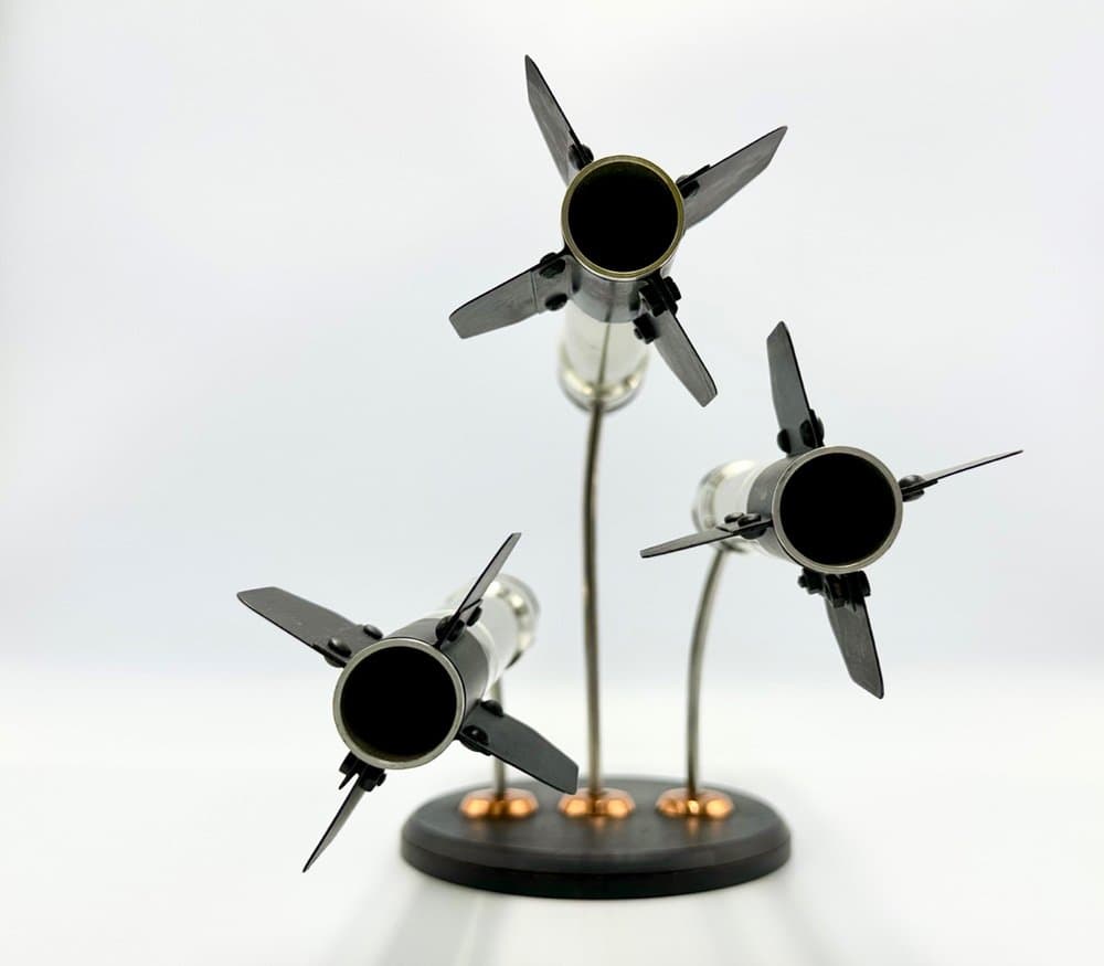 Statuetka Triple Rocket, czarny, stal srebrna, Polska, lata 70. - 156745