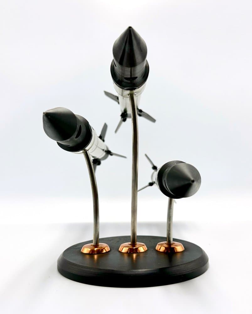 Statuetka Triple Rocket, czarny, stal srebrna, Polska, lata 70. - 156749
