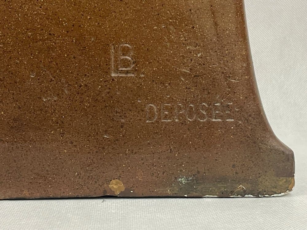 Table Clock No 112 Fontaine de Labour, brown, plaster, France, early 20th c. - 156910