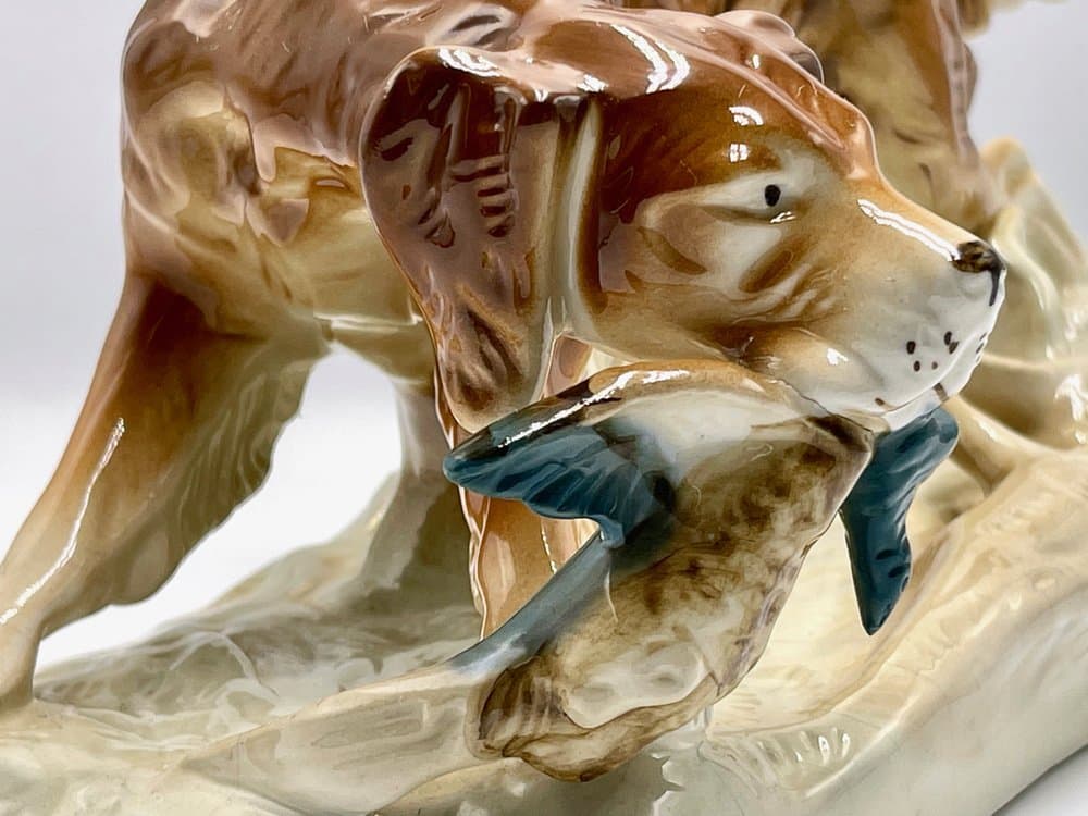 Figurka pies myśliwski z kaczką, multikolor, porcelana, Royal Dux Bohemia, Czechy, lata 40. - 156992