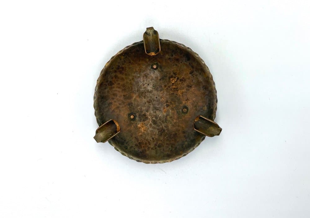 Popielniczka brutalistyczna, miedź młotkowana, lata 70. - 157236