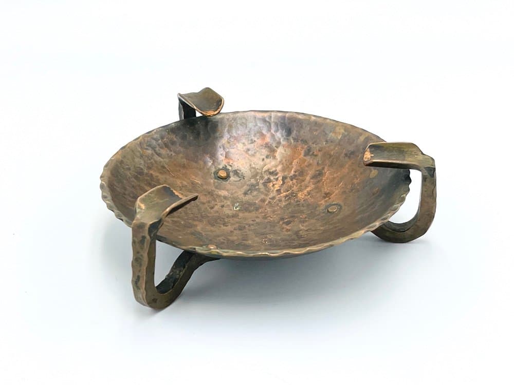 Popielniczka brutalistyczna, miedź młotkowana, lata 70. - 157238