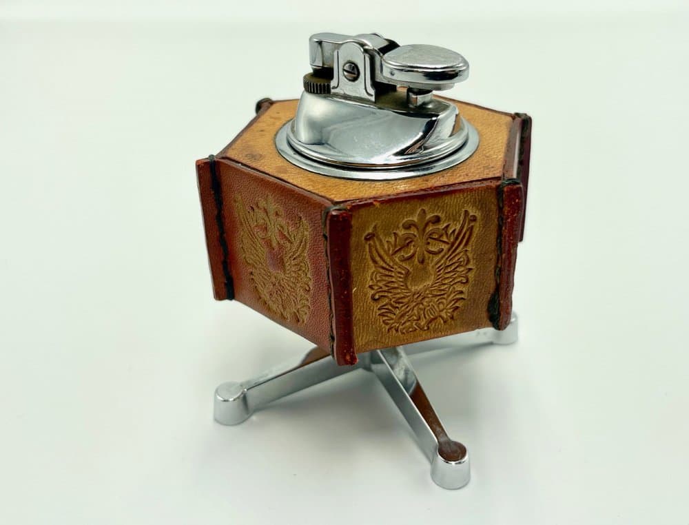 Zapalniczka stołowa, skóra naturalna brązowa, stal, Japonia, lata 60. - 157356