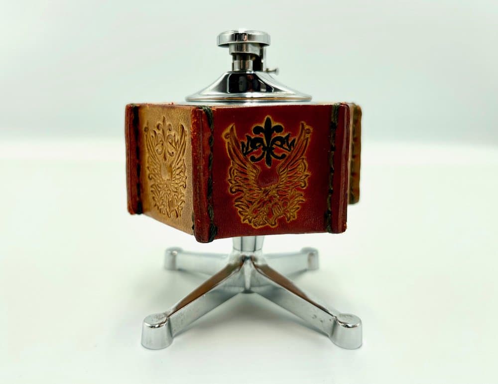 Zapalniczka stołowa, skóra naturalna brązowa, stal, Japonia, lata 60. - 157360